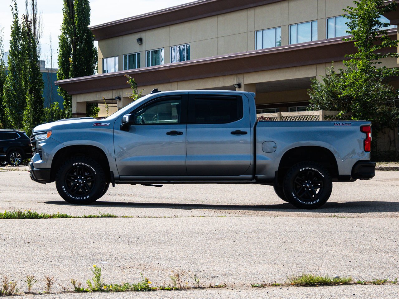 2024 Chevrolet Silverado 1500 4WD Crew Cab 147 LT Trail Boss Grey Sherwood Park - photo #9