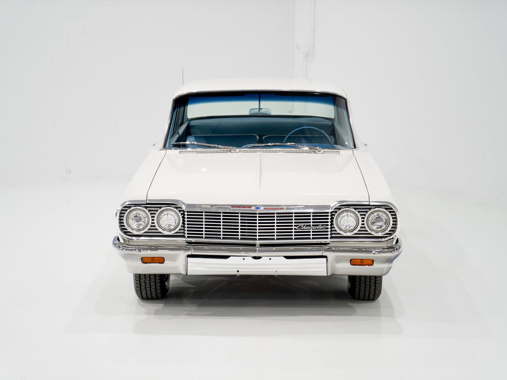 1964 Chevrolet Biscayne Matching 409 / 425HP Transmission 4 Vitesse Complètement Entièrement restauré **PRIX EN USD** White Montreal - photo #2