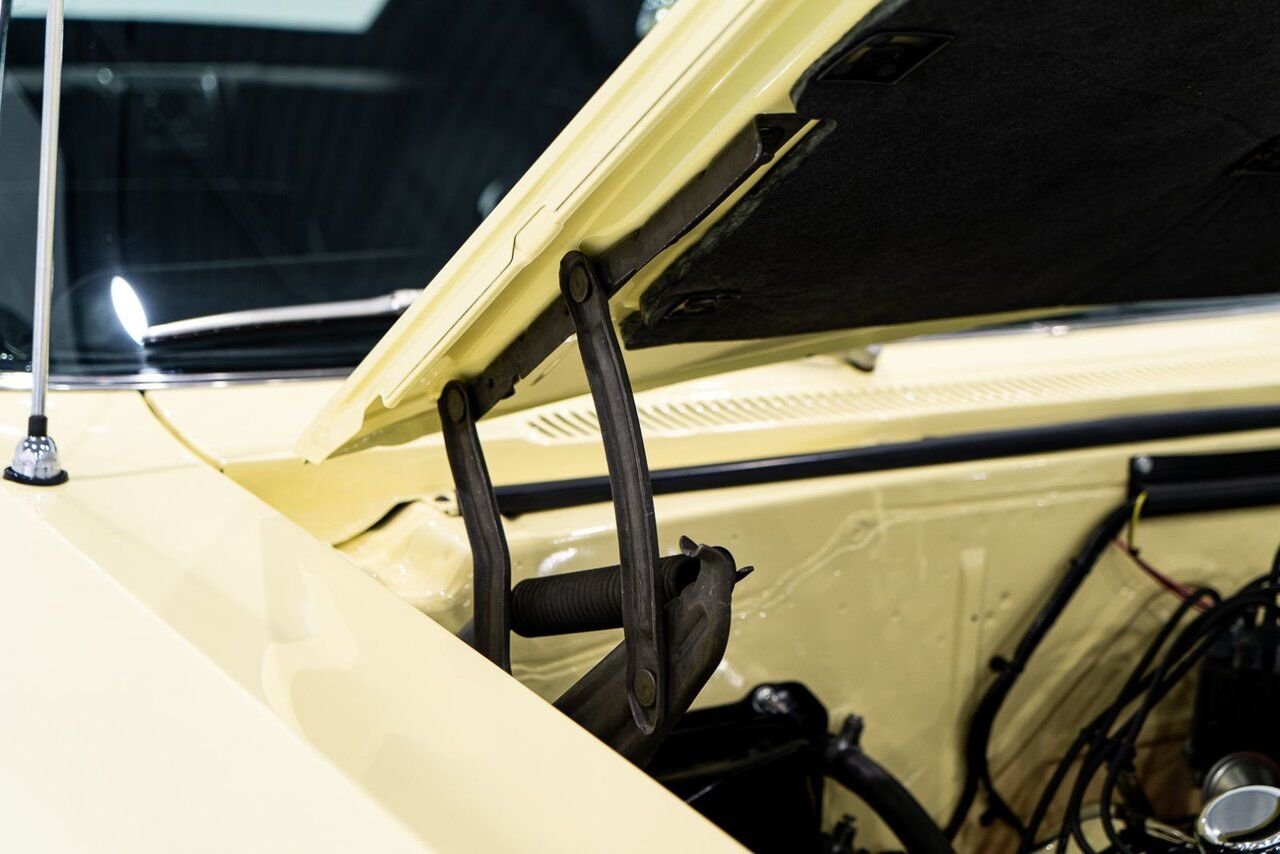 1965 Chevrolet Impala SS *PRIX EN USD* 396/325HP 4spd frame off restoration Yellow Montreal - photo #43