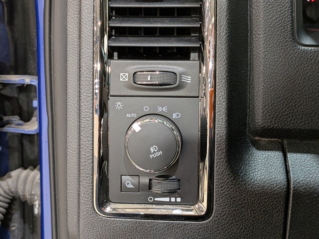 Ram 1500 4WD Quad Cab 140.5" Sport 2017 Bleu Val-David - photo #29
