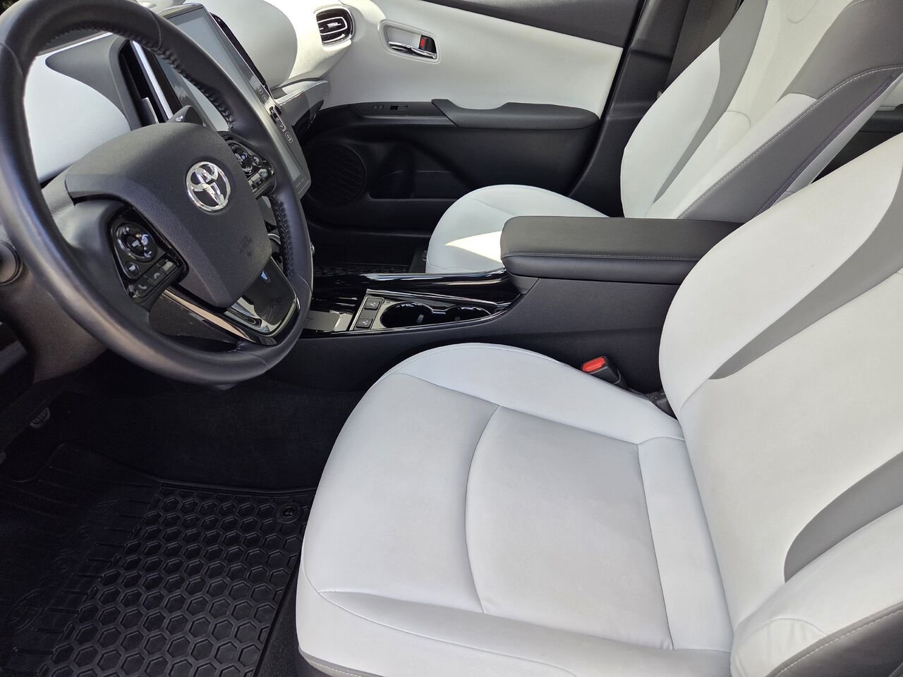 2020 Toyota PRIUS PRIME White Mont-Laurier - photo #10