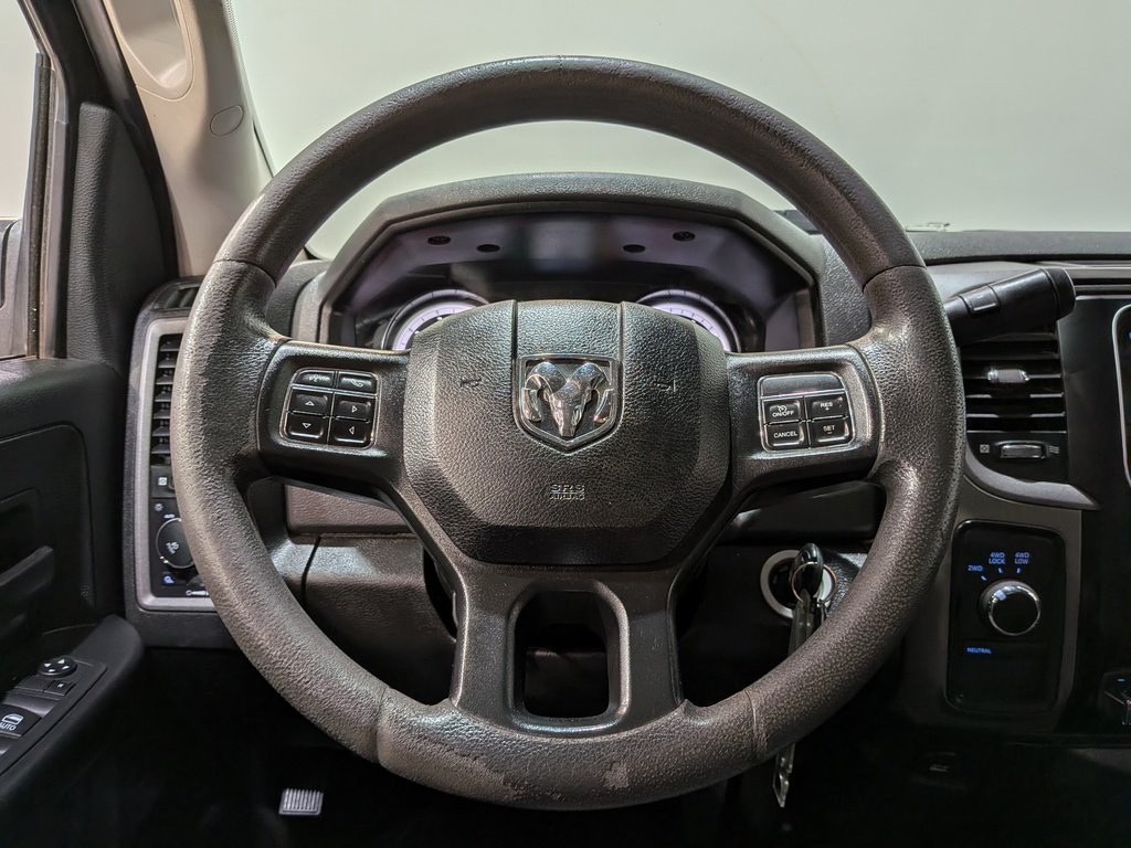 Ram 1500 Express 4x4 Quad Cab 6'4" Box *Ltd Avail* 2018 Noir Val-David - photo #13