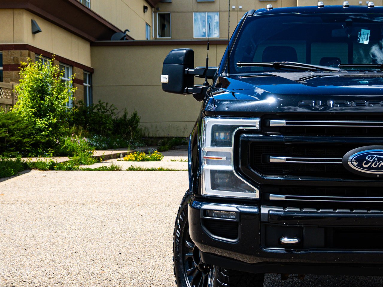 2022 Ford Super Duty F-350 SRW Platinum 4WD Crew Cab 6.75' Box Black Sherwood Park - photo #5