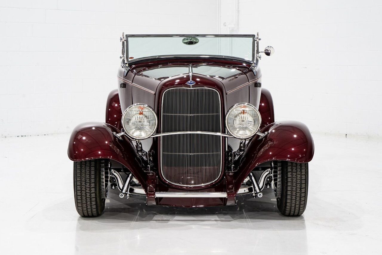 1932 Ford Highboy Lobeck creation spectacular presentation **PRICE IN USD** Red Montreal - photo #3