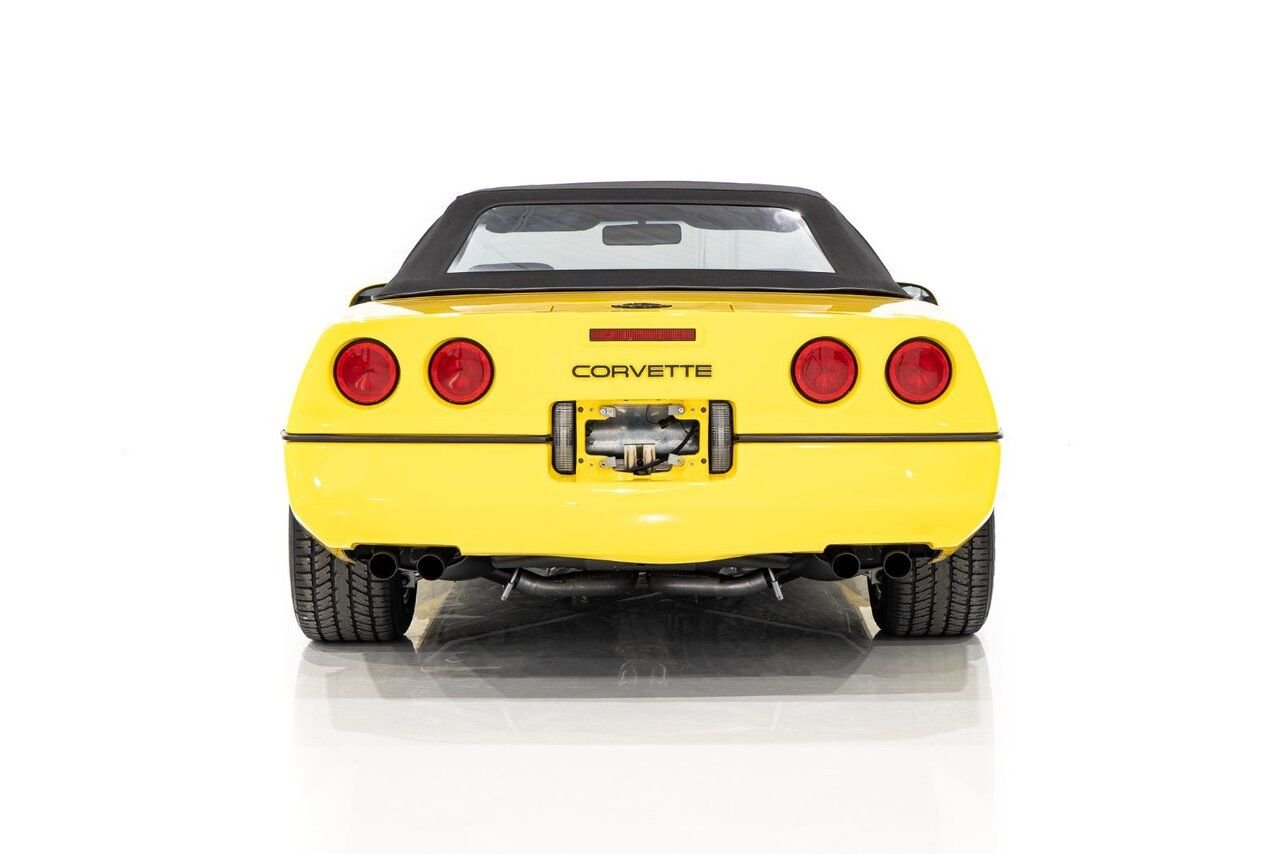 Chevrolet Corvette Pace Car livery with only 17,380km (10,800miles) 1986 Jaune Montréal - photo #36