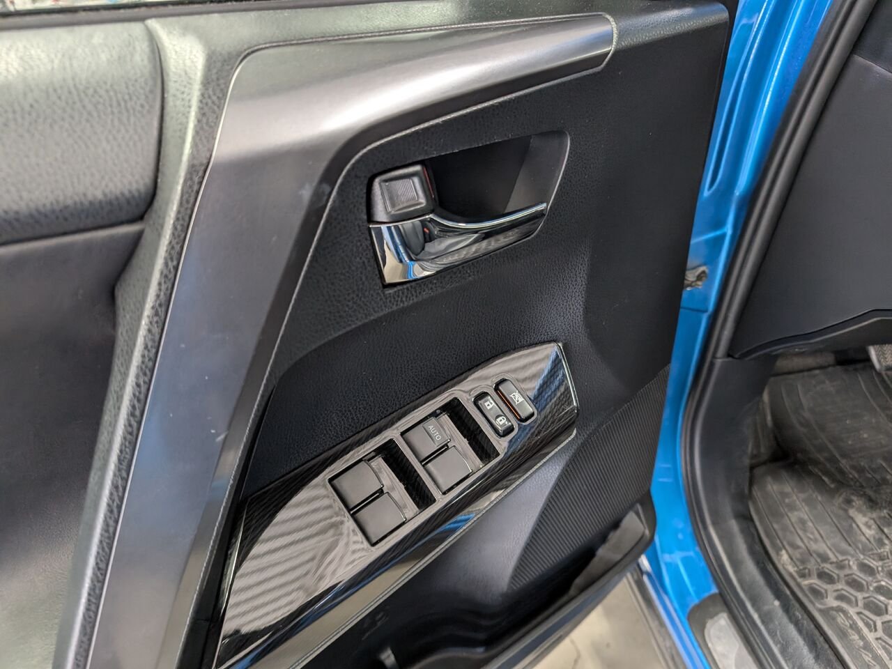 2017 Toyota RAV4 Hybrid JTMJJREV6HD088292 Electric Storm Blue Sherbrooke - photo #8