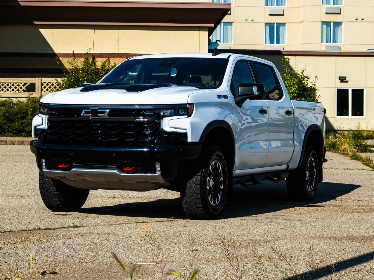 2025 Chevrolet Silverado 1500 4WD Crew Cab 147 ZR2 White Sherwood Park - photo #3