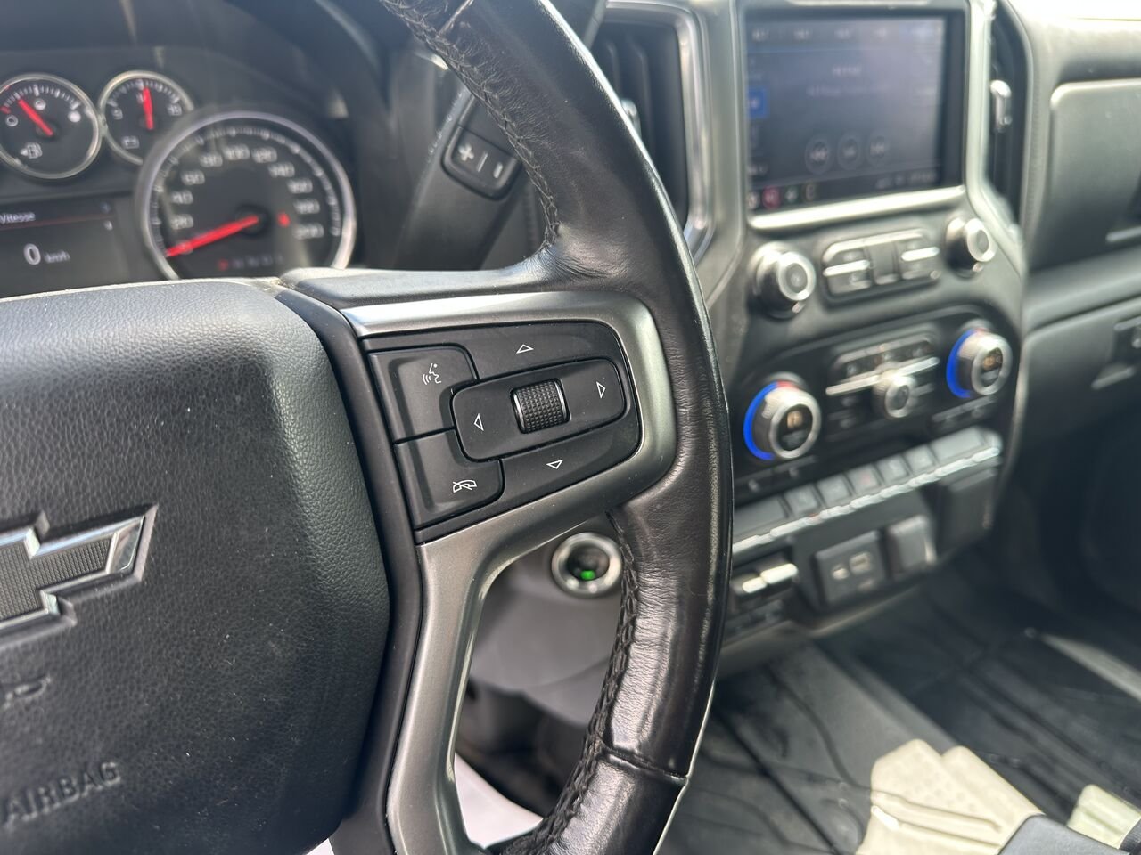 CHEVROLET SILVERADO K1500 RST RST cabine multiplace 4RM 157 po 2019 Bleu Ottawa & Gatineau - photo #5