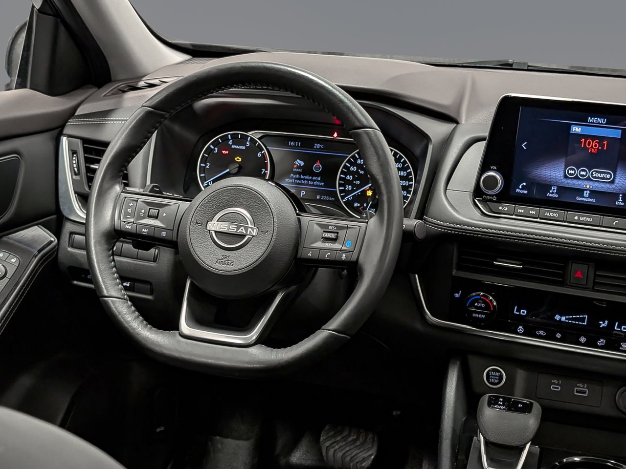 2023 Nissan Rogue SV avec ensemble Toit ouvrant Saint-Eustache - photo #13