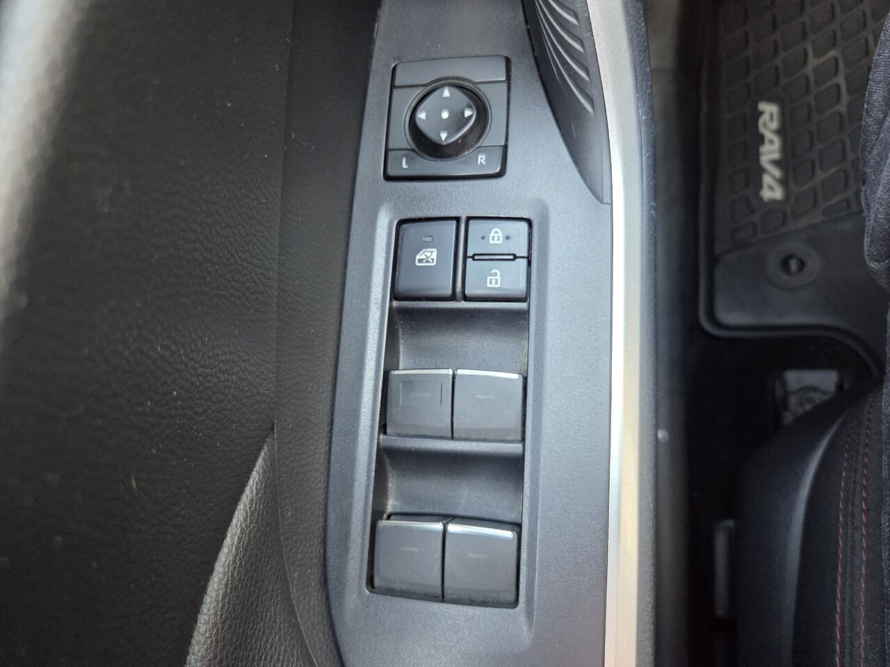 2024 Toyota RAV4 PRIME Black Mont-Laurier - photo #15