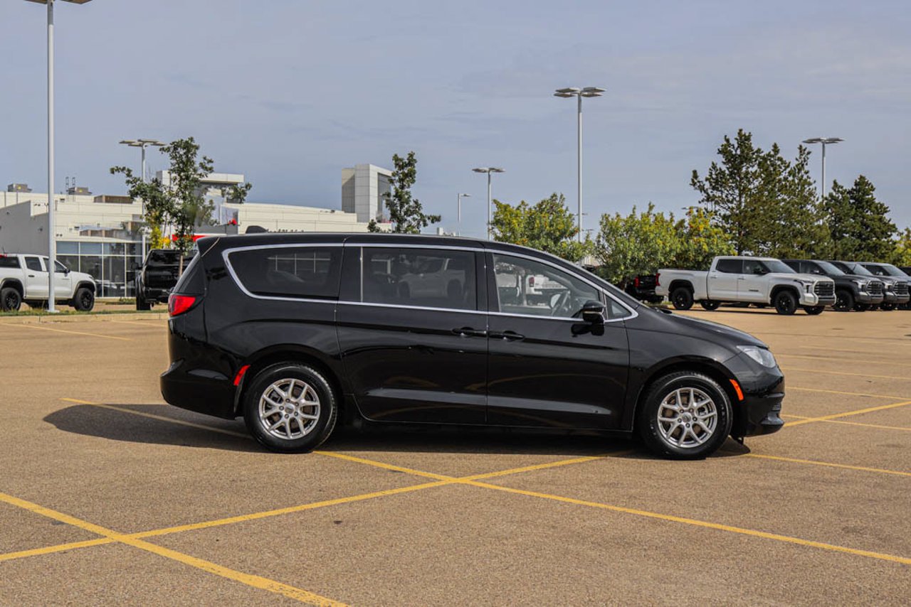 2025 Chrysler Grand Caravan SXT 2WD Black Sherwood Park - photo #9