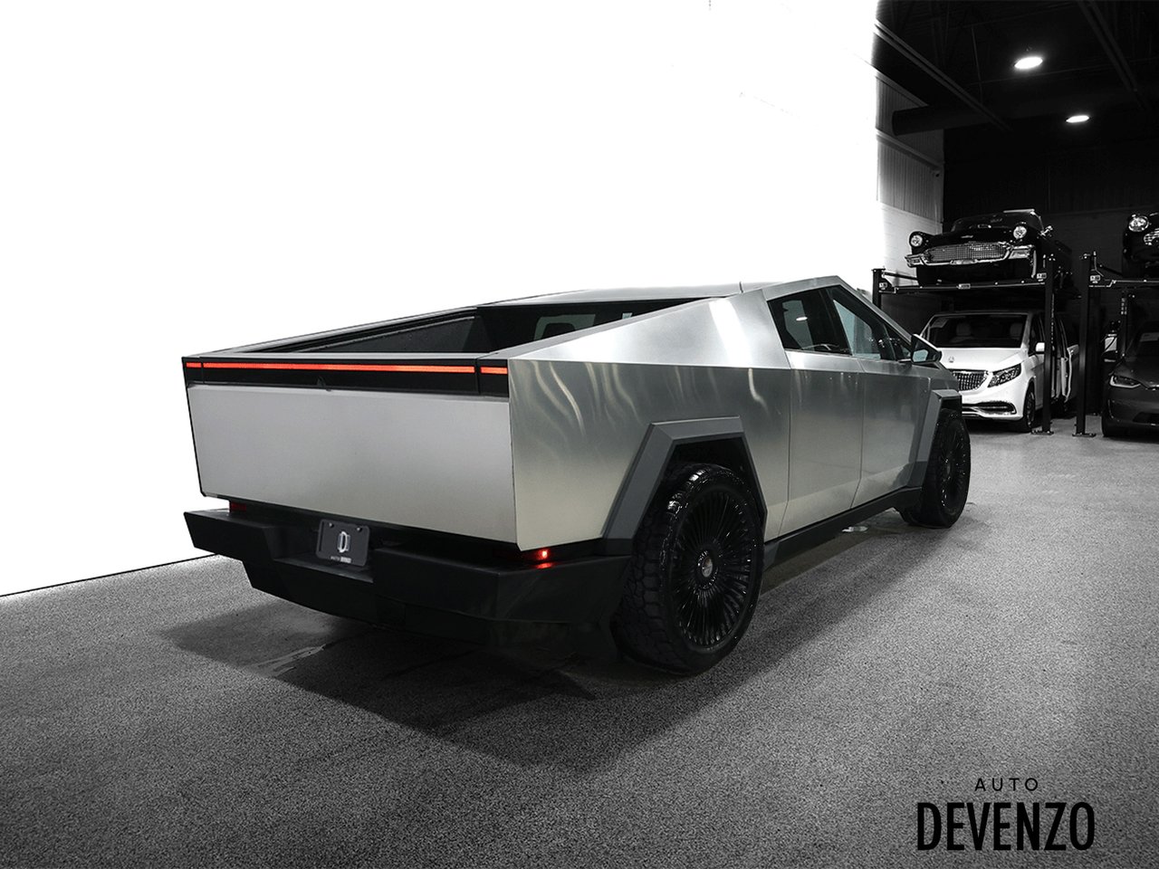 2025 Tesla Cybertruck Silver Saint-Eustache - photo #2