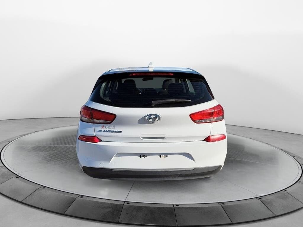 Hyundai Elantra GT NIV KMHH35LE4JU042398 2018 Blanc Chicoutimi - photo #2
