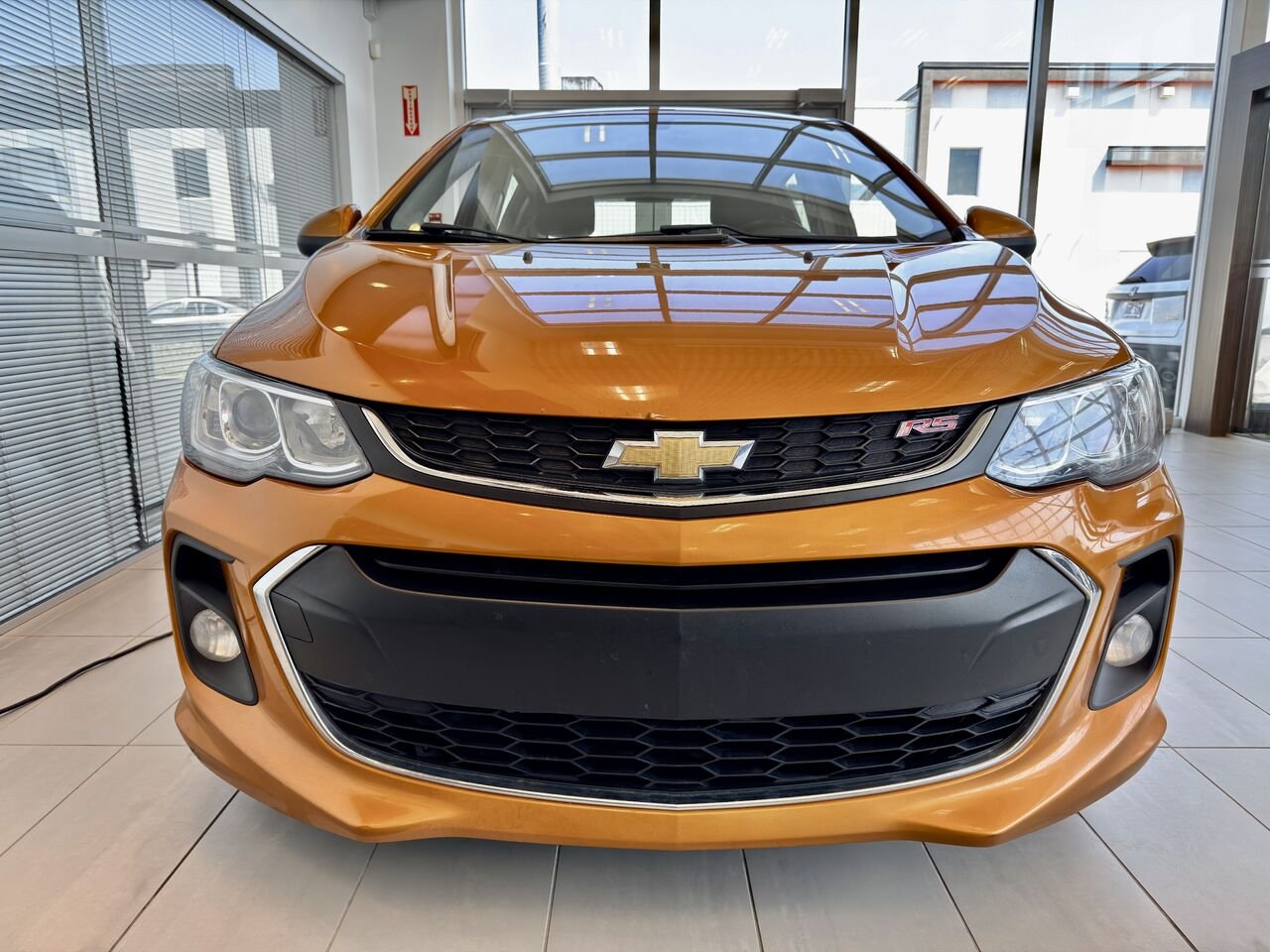 Chevrolet Sonic 2017 Orange Notre-Dame-des-Prairies - photo #5