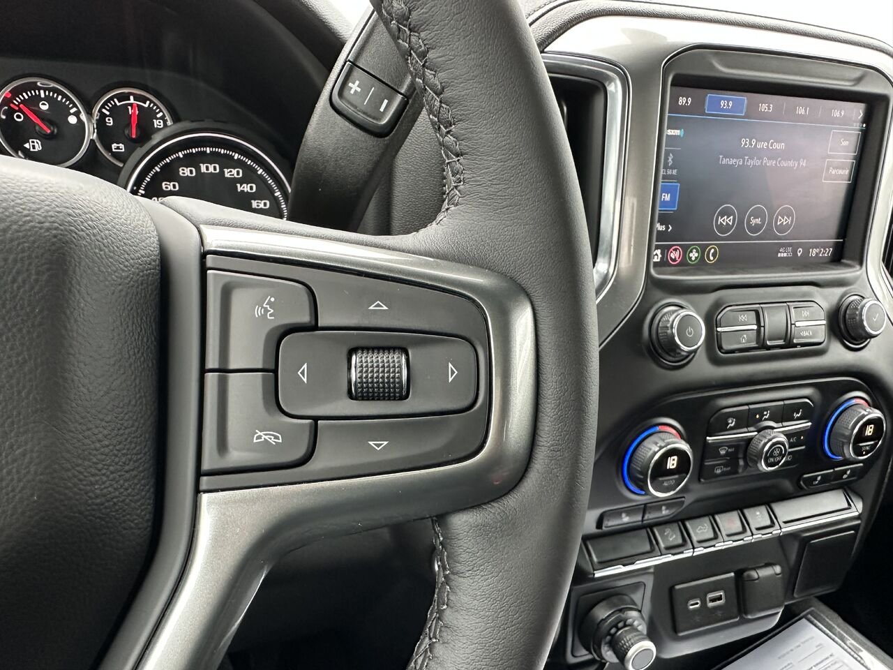 CHEVROLET SILVERADO LTD K1500 LT TR LT Trail Boss cabine multiplace 4RM 147 po 2022 Noir Ottawa & Gatineau - photo #7