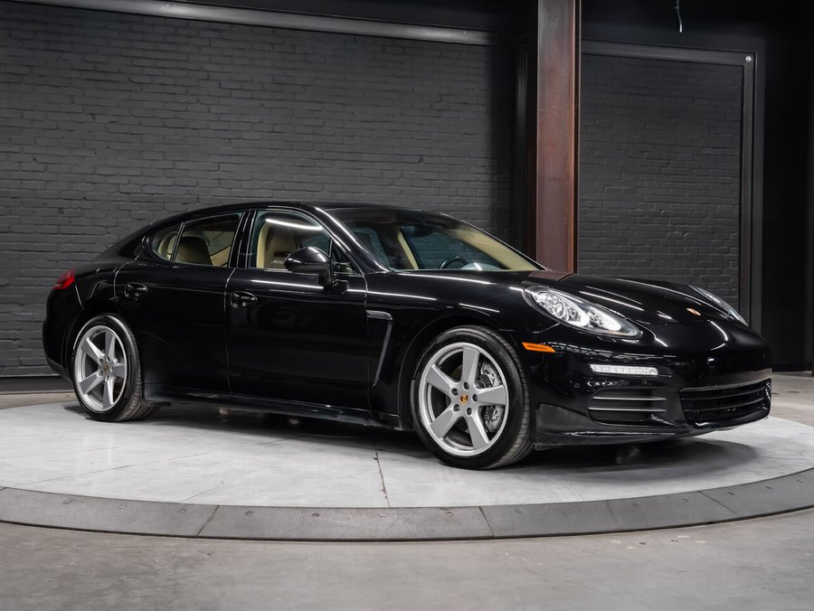2016 Porsche Panamera 2016 Black