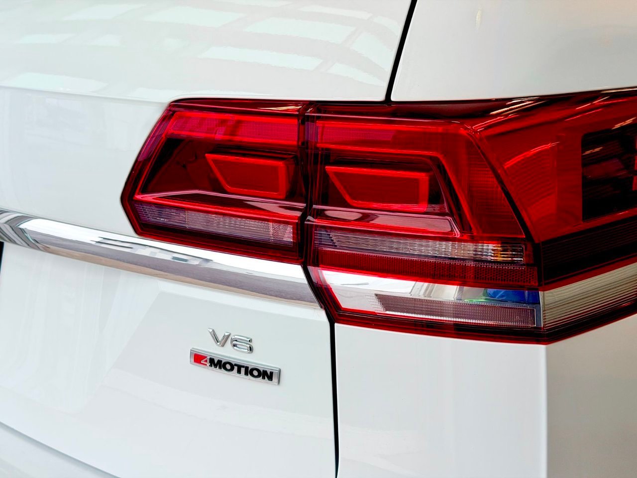 2018 Volkswagen Atlas White Notre-Dame-des-Prairies - photo #10