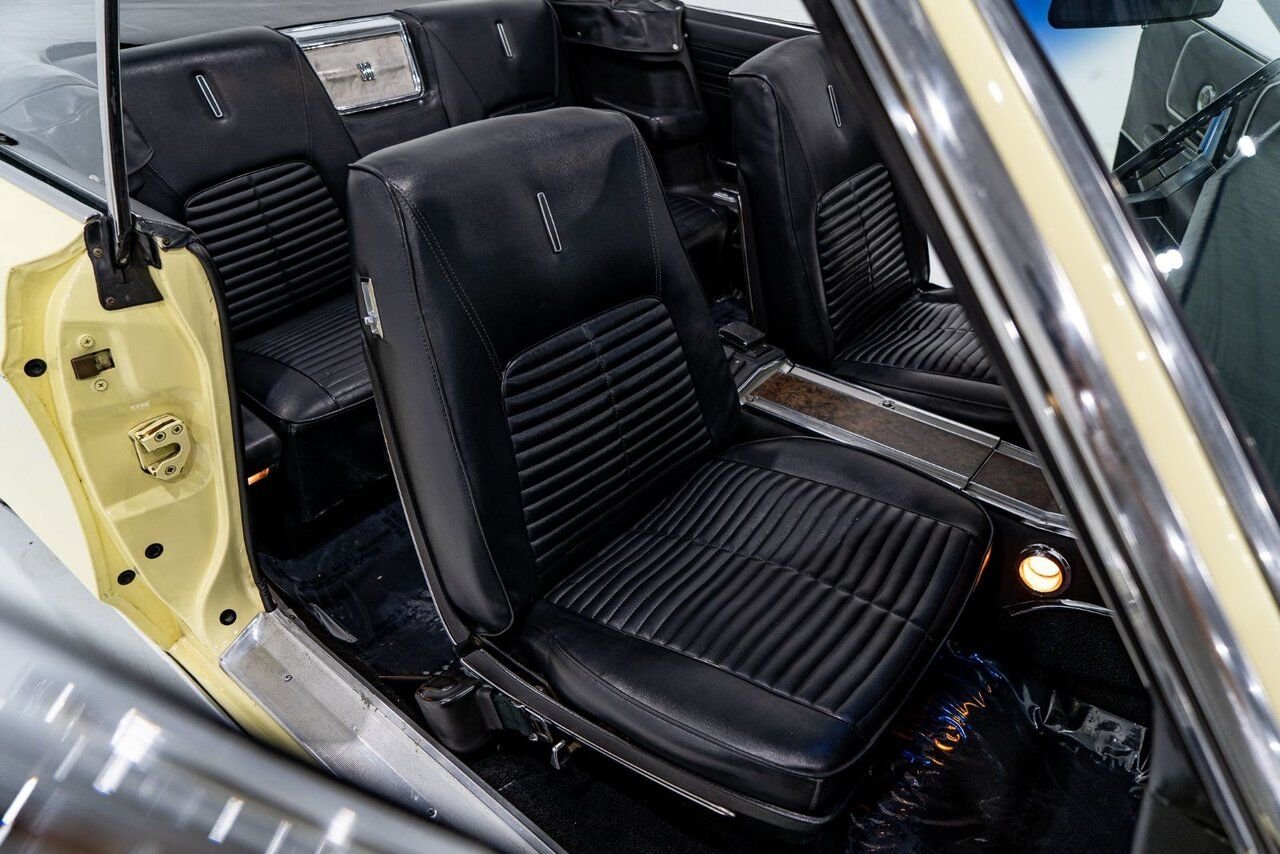 Chrysler 300 PRIX EN USD 440cu.in. Fully restored example 1968 Jaune Montréal - photo #78