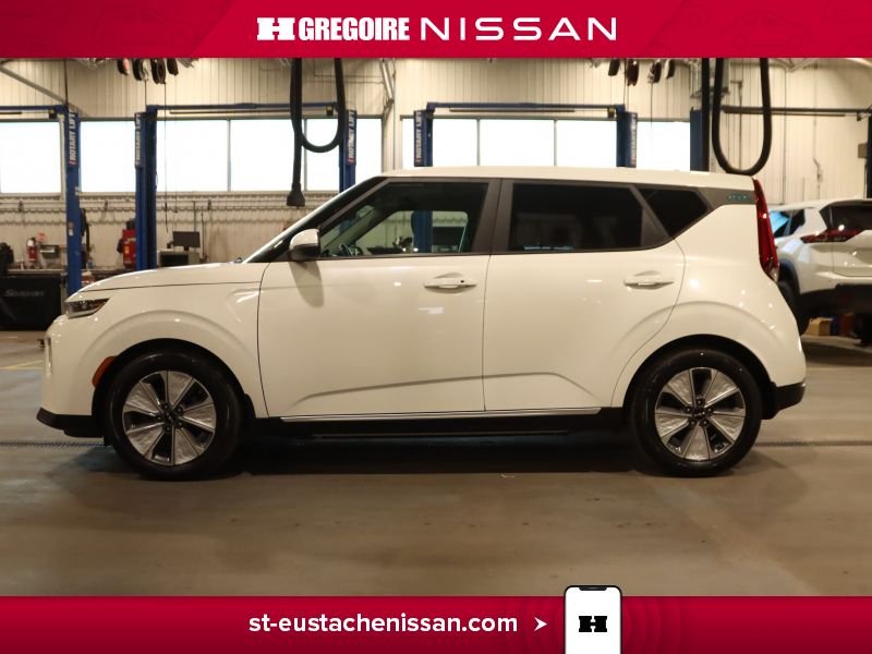 2022 Kia Soul White Laval - photo #17