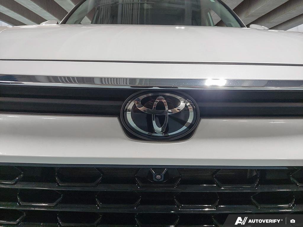 2025 Toyota Grand Highlander 2602009A | Hybrid Limited Wind Chill Pearl Edmonton - photo #8