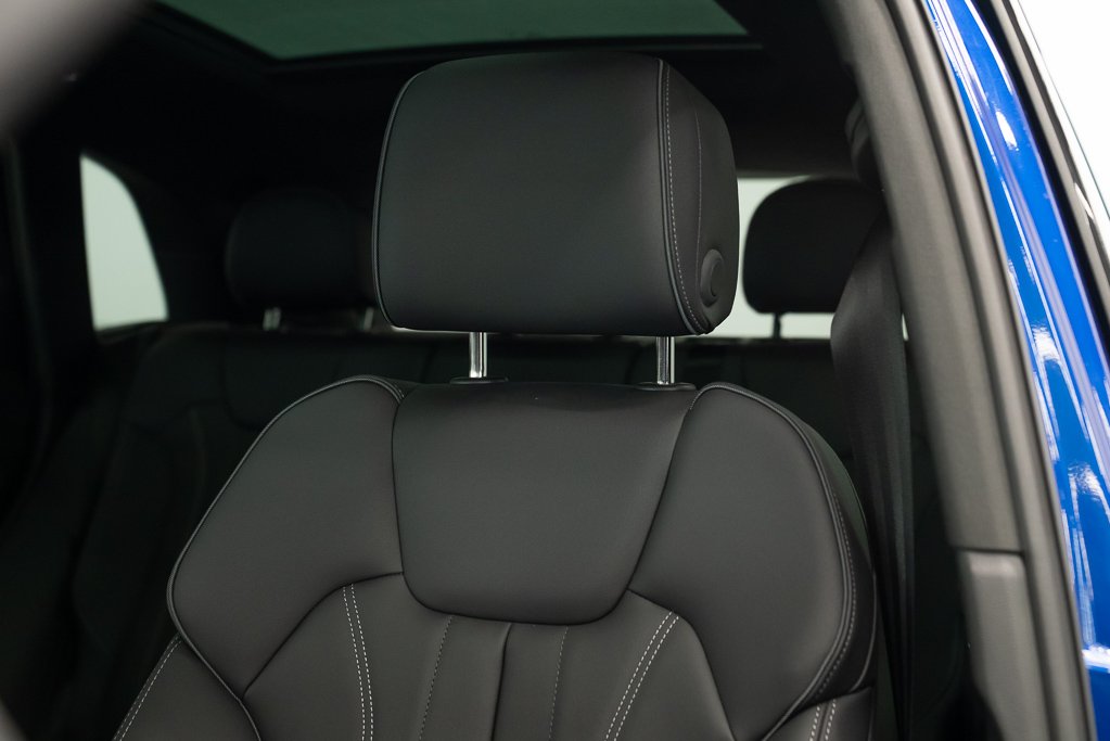 Audi Q5 Technik 45 TFSI quattro / Very LOW KM 2023 Bleu Kirkland - photo #13