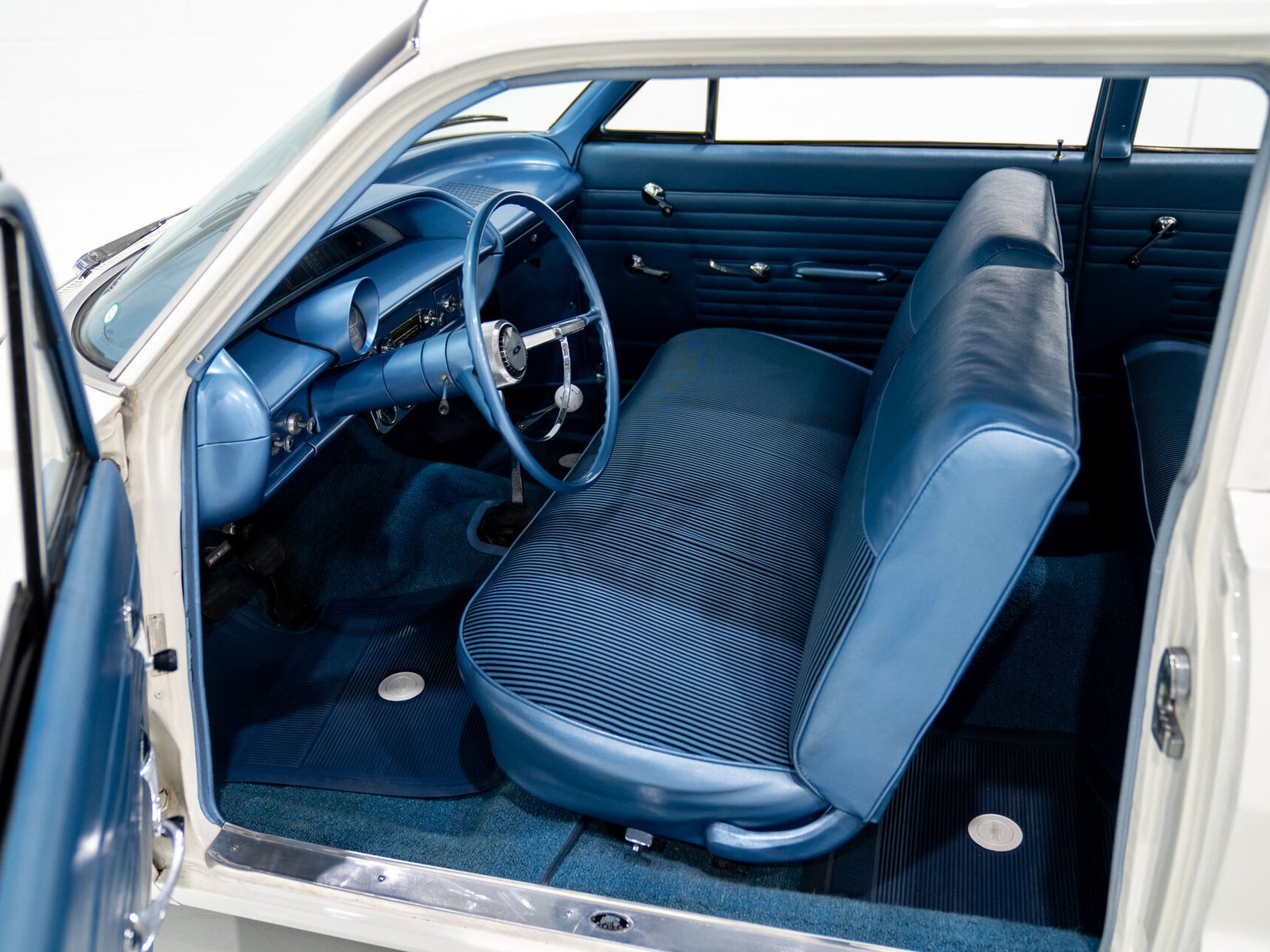 1964 Chevrolet Biscayne Matching 409 / 425HP Transmission 4 Vitesse Complètement Entièrement restauré **PRIX EN USD** White Montreal - photo #16