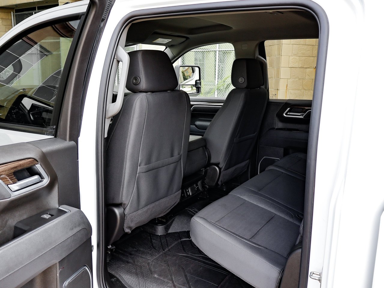 2025 Chevrolet Silverado 1500 4WD Crew Cab 147 LT White Sherwood Park - photo #25