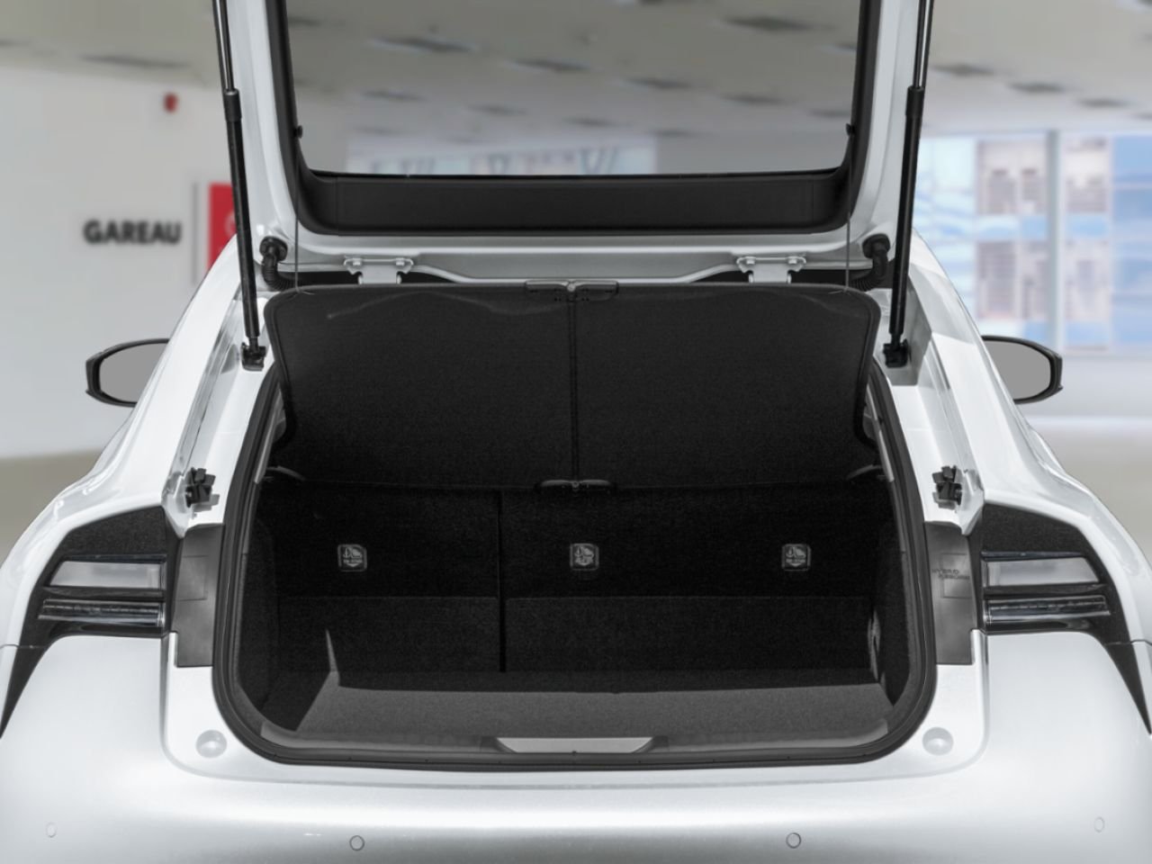Toyota Prius Hybride Branchable XSE premium branchable 2026 Frisson glacé nacré Val-d'Or - photo #10