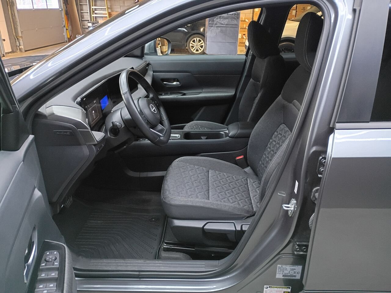 Nissan Kicks 2025 Gris Blainville - photo #15