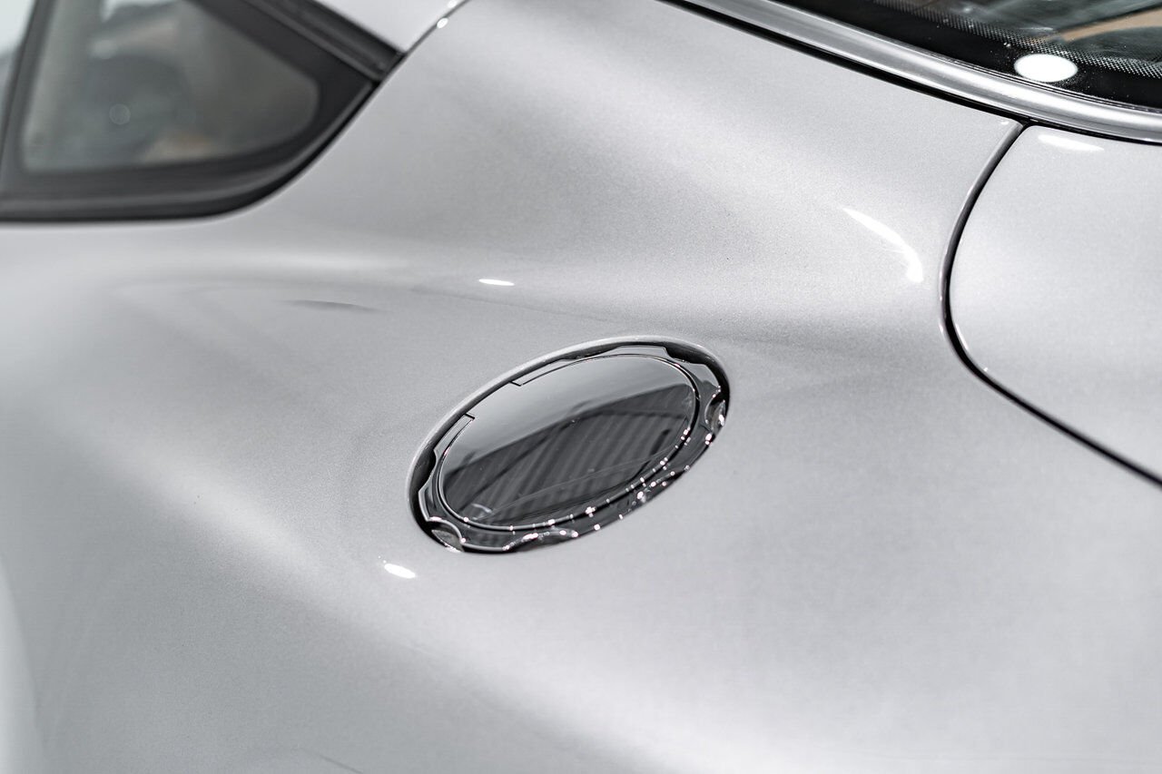 Aston Martin Vanquish PRIX EN USD | ORIGINAL MSRP OF $225,000 USD - FACTORY UPGRADE TO VANQUISH S TRANSMISSION 2003 Gris Montréal - photo #33