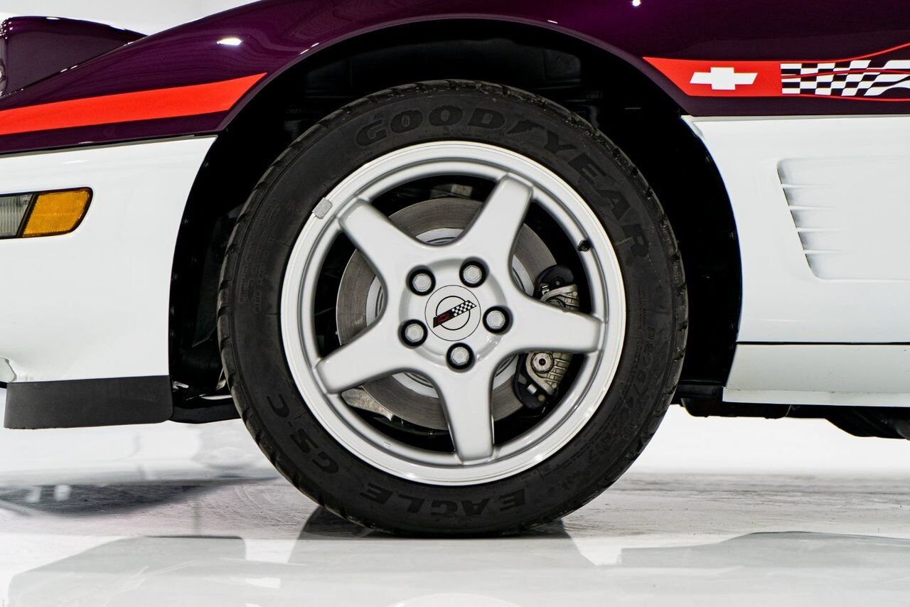 Chevrolet Corvette *PRIX EN USD* RPO Z4Z PACE CAR PRESENTED IN DELIVERY PACKAGING WITH ONLY 192MILES (307KM) FROM NEW 1995 Blanc Montréal - photo #90