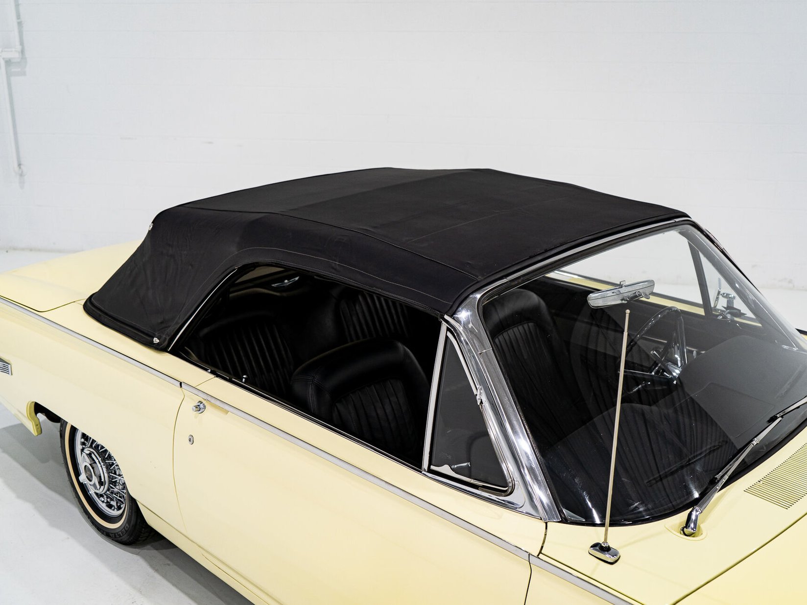 Ford Thunderbird Beautifully Presented From Older Restoration with original bill of sale 1962 Jaune Montréal - photo #49