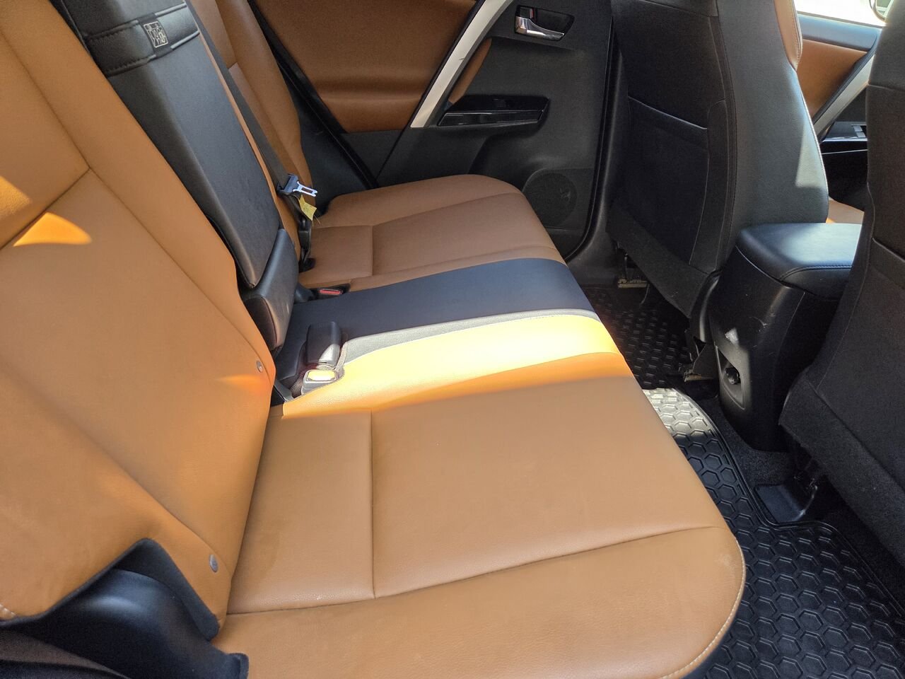 2017 Toyota RAV4 Hybrid White Mont-Laurier - photo #18