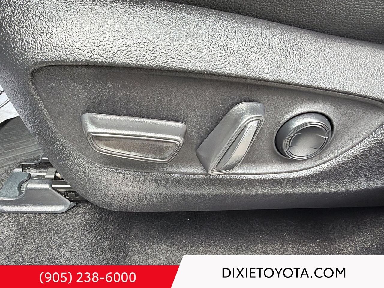 2025 Toyota Grand Highlander HYBRID LIMITED AWD / HEATED AND VENTILATED SEATS / MOONROOF / ALLOY WHEELS / CARPLAY AND ANDROID AUTO White Mississauga - photo #9