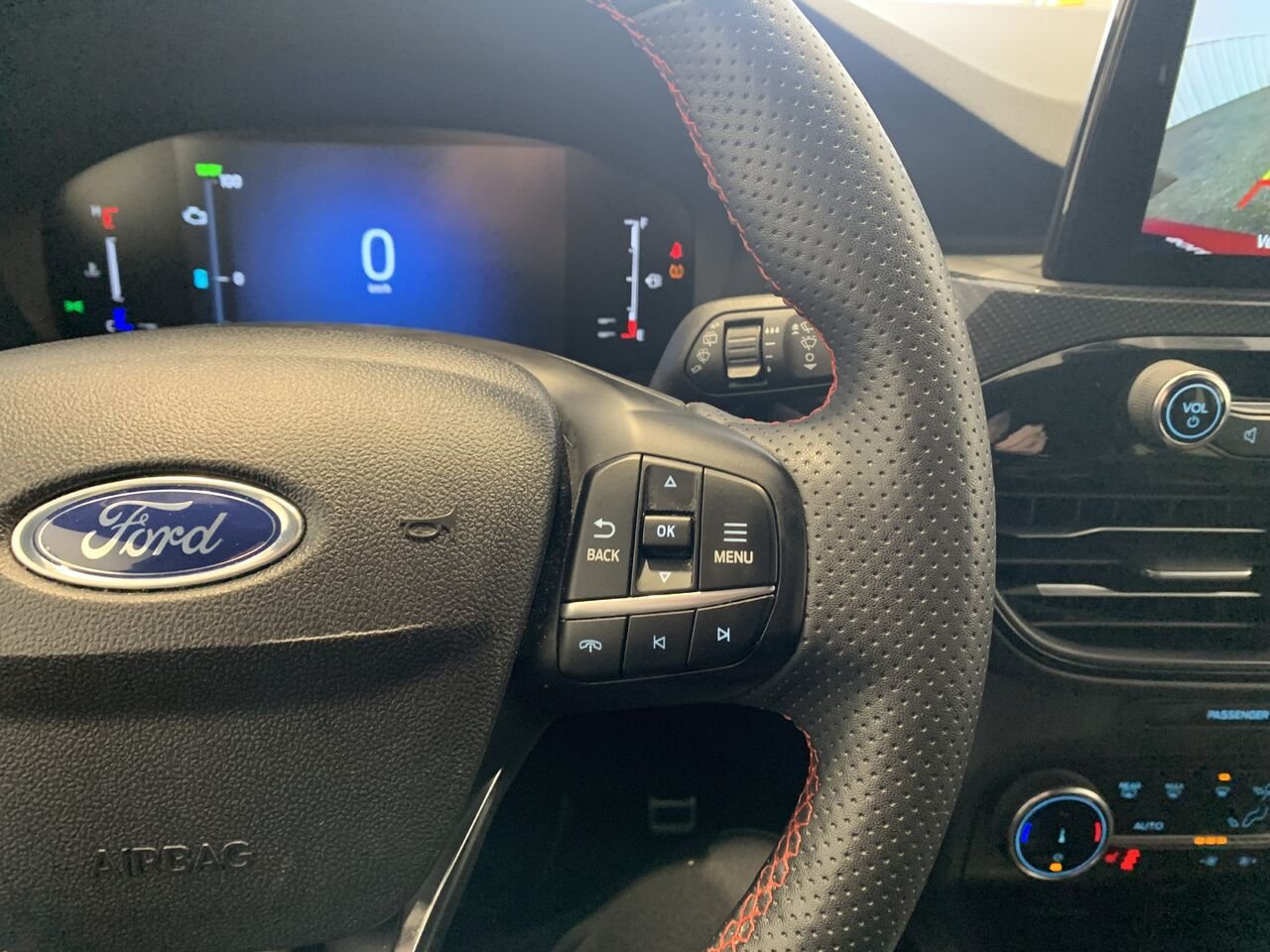 2023 Ford Escape ESCAPE ST-LINE HYBRIDE AWD Red Châteauguay - photo #35