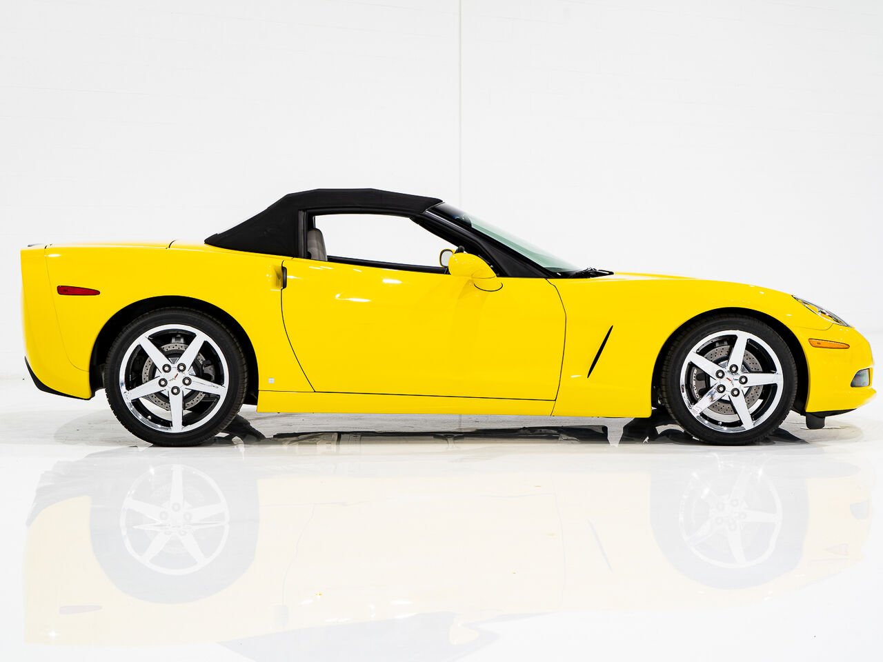 2008 Chevrolet Corvette With only 900km (563mi) From new with window sticker Yellow Kirkland - photo #2