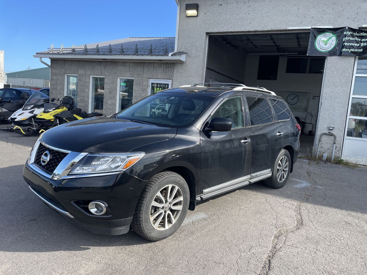 Black 2016 Nissan Pathfinder SUV / Crossover Automatic