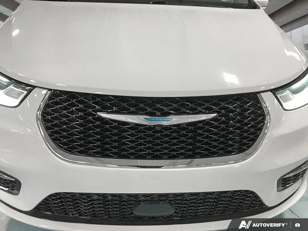 2021 Chrysler Pacifica Hybrid 2601324A | Touring L Plus White Edmonton - photo #8