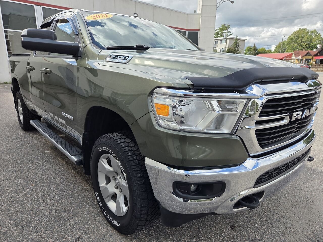 2021 RAM 1500 06N5 VERT Mont-Laurier - photo #3