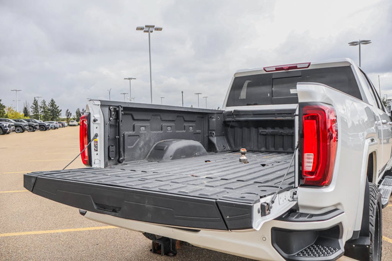 2023 GMC Sierra 2500HD 4WD Crew Cab 159 Denali White Sherwood Park - photo #7