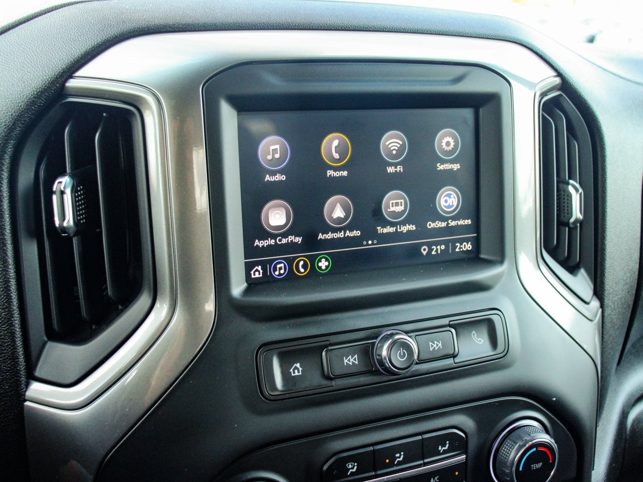 2025 Chevrolet Silverado 1500 4WD Crew Cab 157 Custom White Sherwood Park - photo #21
