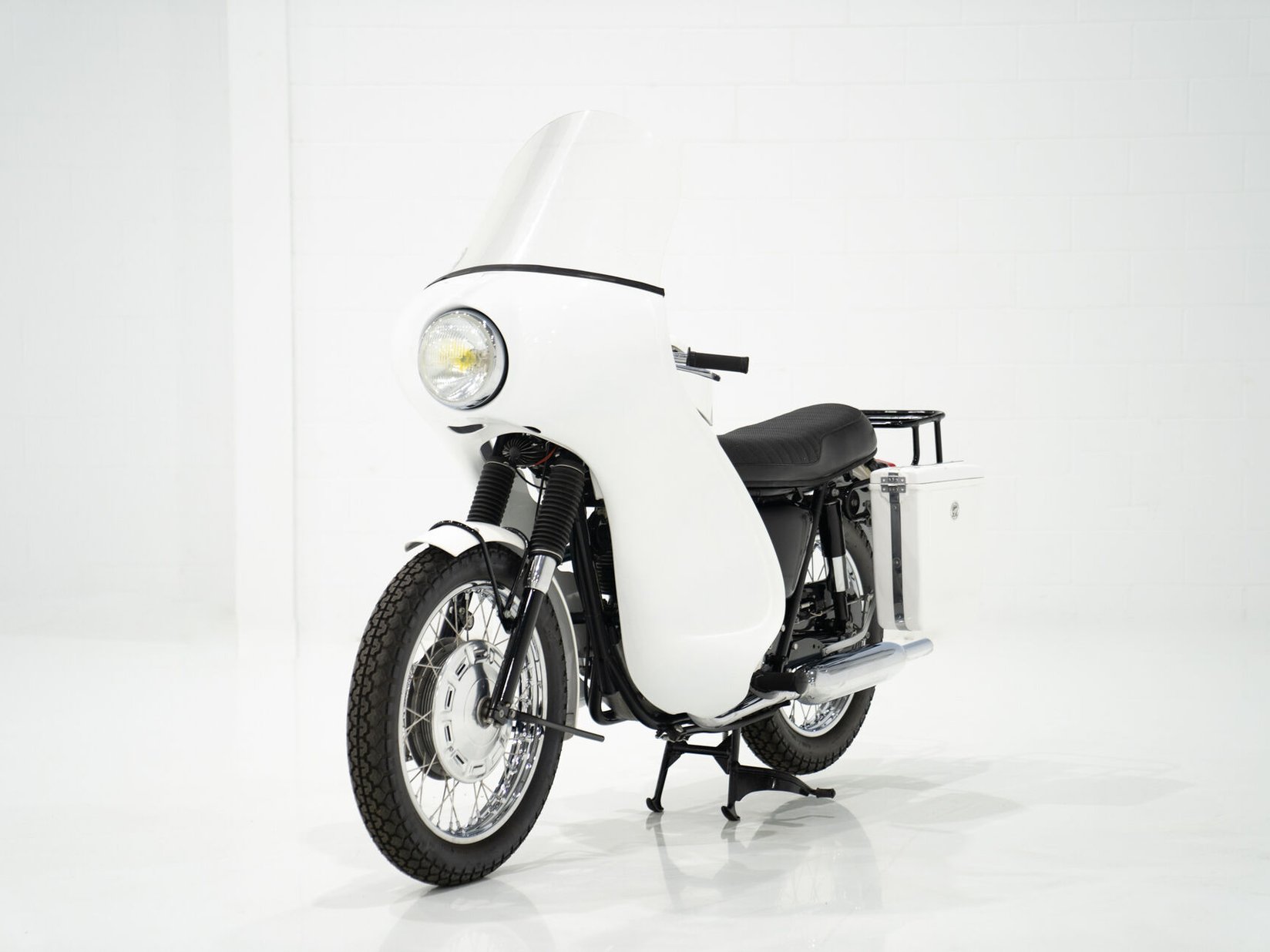 Triumph Trophy TR6P Saint 1968 Blanc Montréal - photo #8