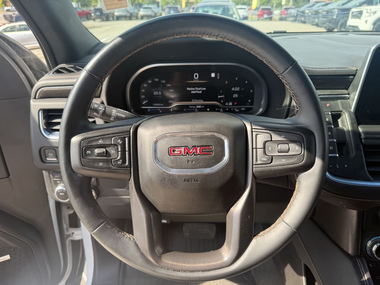 2023 GMC YUKON AT4 AT4 4 portes 4RM White Ottawa & Gatineau - photo #2