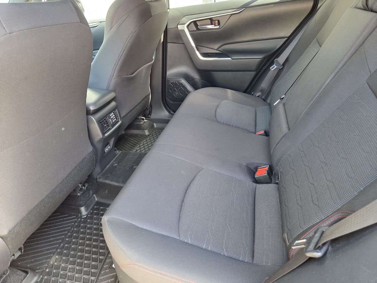 2024 Toyota RAV4 PRIME Black Mont-Laurier - photo #12