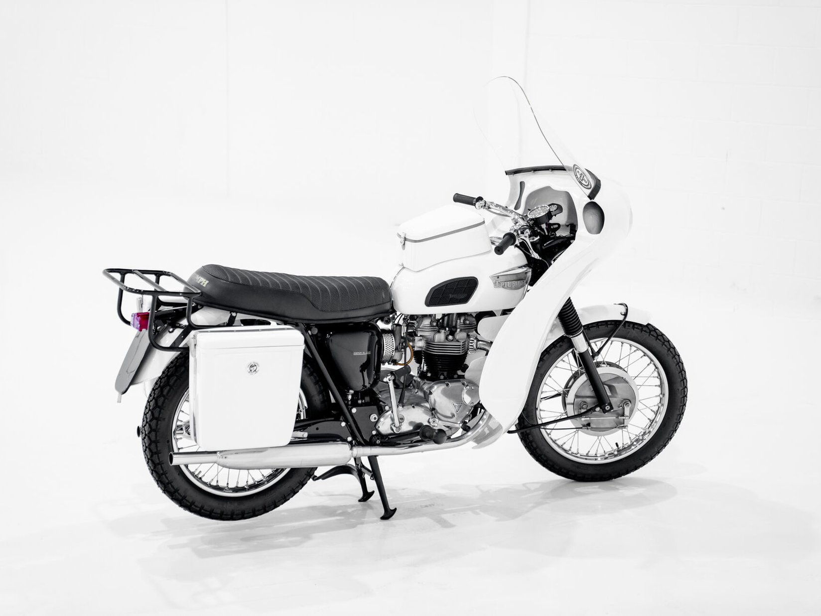 Triumph Trophy TR6P Saint 1968 Blanc Montréal - photo #13