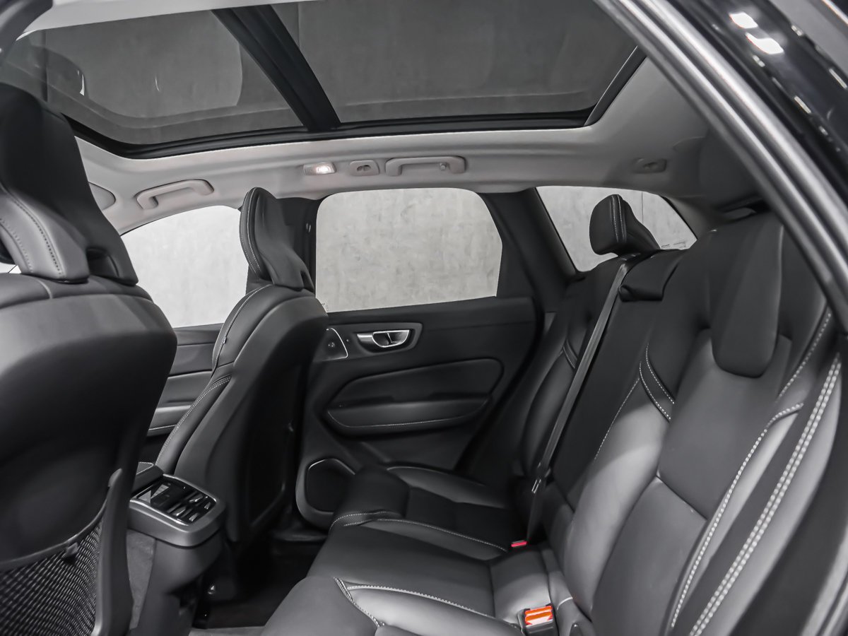 2023 Volvo XC60 ULTIMATE BRIGHT THEME Black Montreal - photo #12