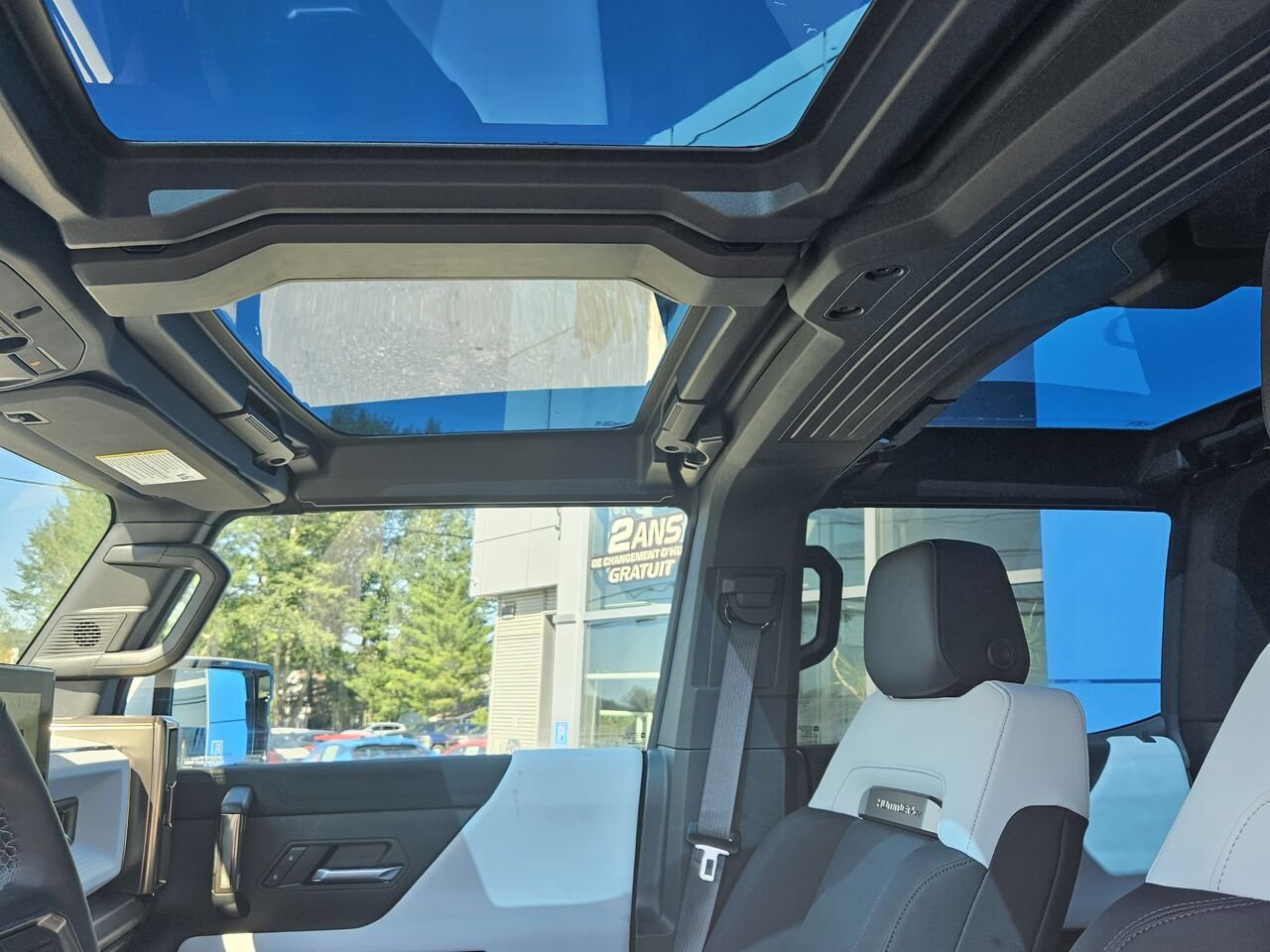 2024 GMC HUMMER EV VUS 3X e4RM 4 portes White Thetford Mines - photo #17