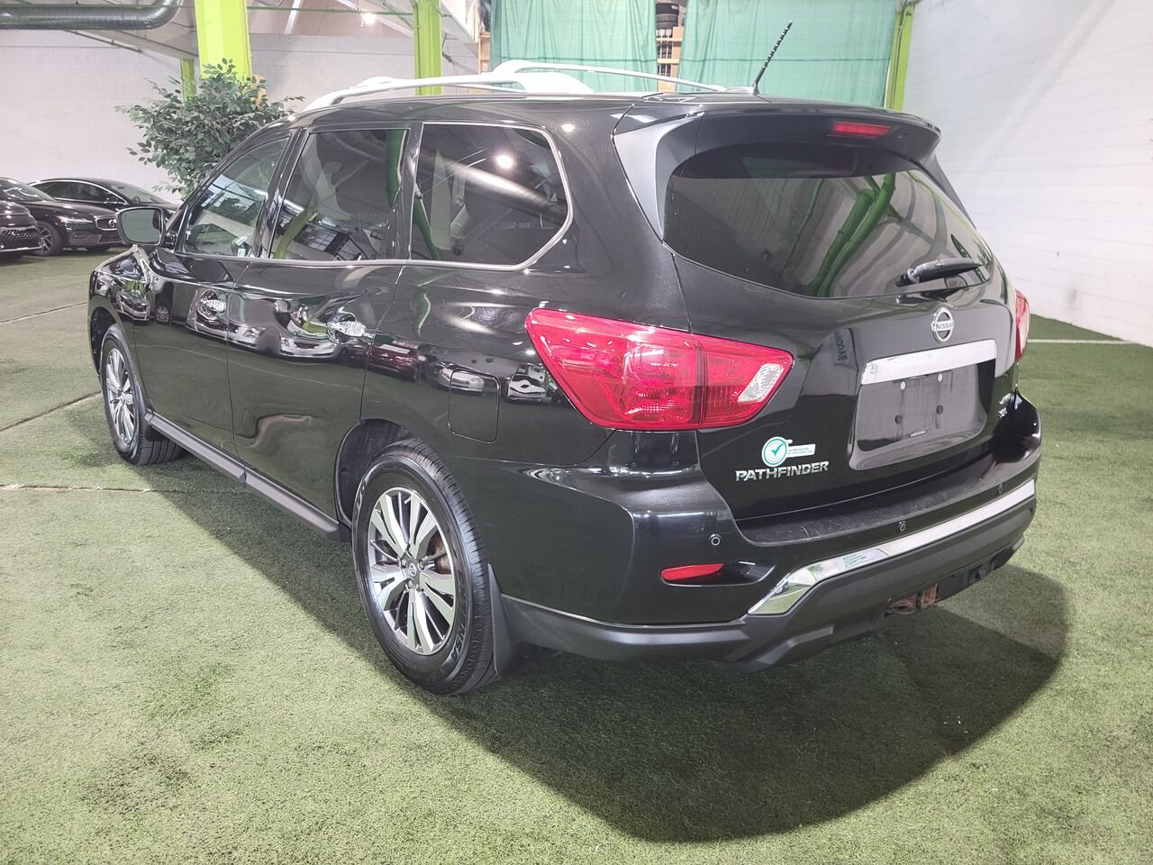 2018 Nissan Pathfinder Black  - photo #3