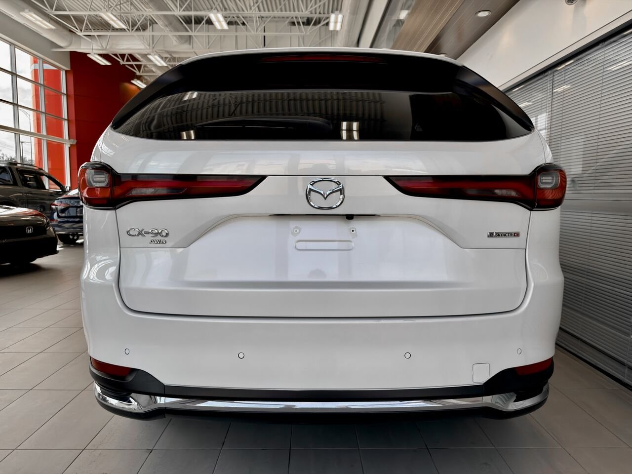 2024 Mazda CX-90 hybride léger White Notre-Dame-des-Prairies - photo #10