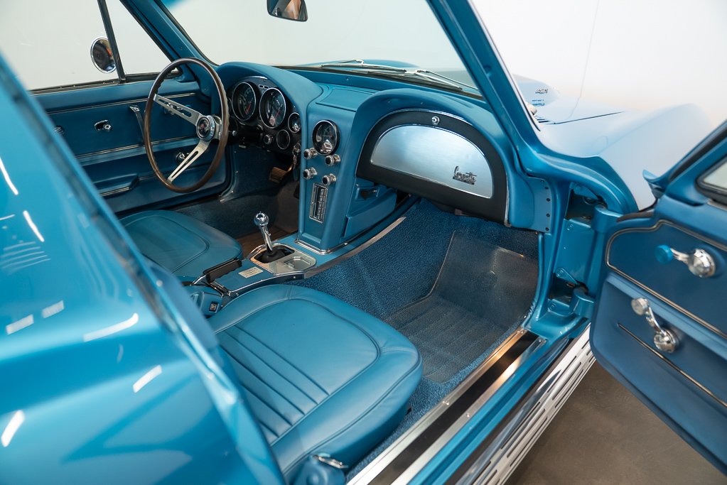 Chevrolet Corvette 1967 Bleu Montréal - photo #42